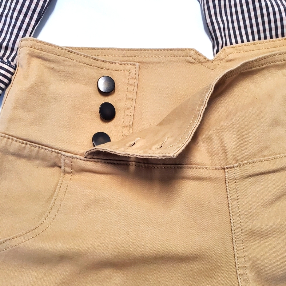 Stylish Shorts - Picture 3 of 4